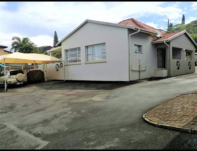2 BEDROOM TOWNHOUSE FOR SALE IN MARGATE BEACH